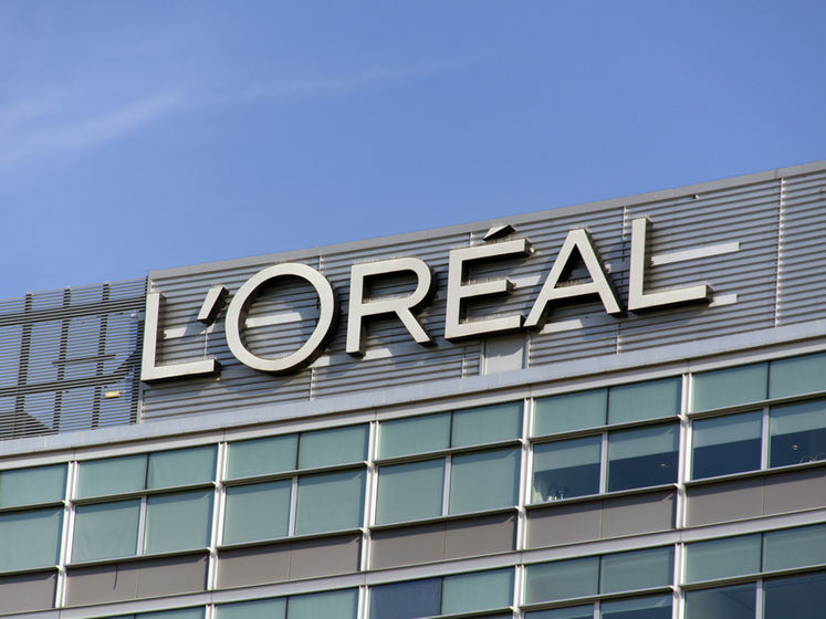 ﻿На тлі протестів проти расизму компанія L'Оreal відмовилася від слова "висвітлювальний" в описі своїх товарів