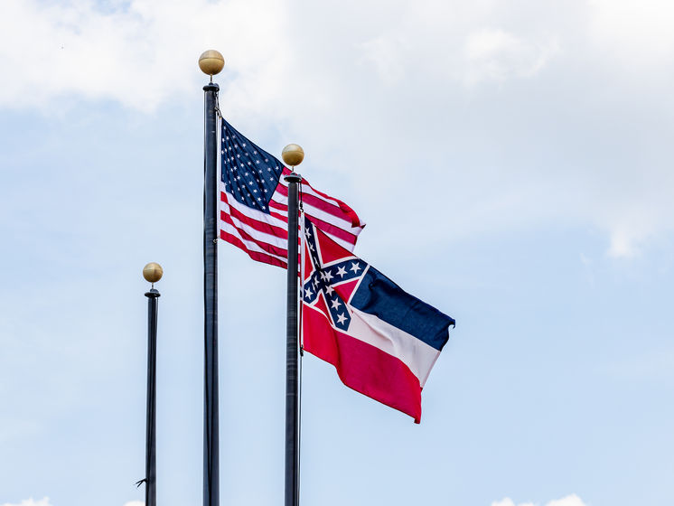 С флага штата Миссисипи уберут "рабовладельческую" символику