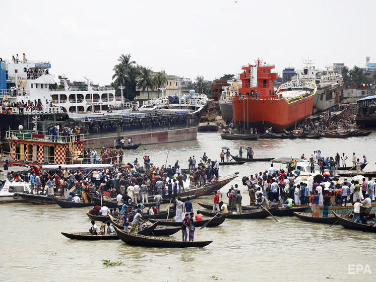 В Бангладеш на реке столкнулись два судна, более 30 погибших