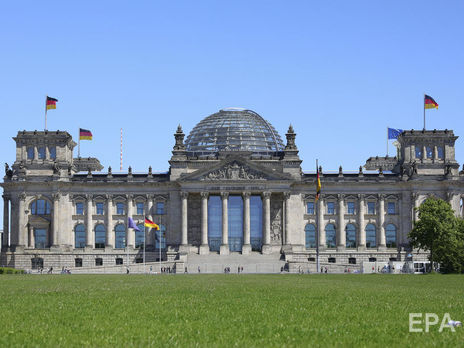 В Берлине подожгли здание Рейхстага