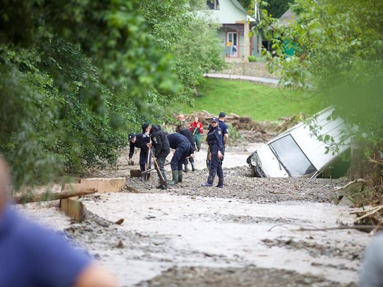 Италия отправила в Украину спецтехнику для ликвидации последствий наводнений – Аваков