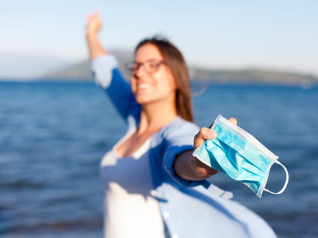 ﻿63% українців вважають, що Україна ще не впоралася з епідемією COVID-19 – опитування