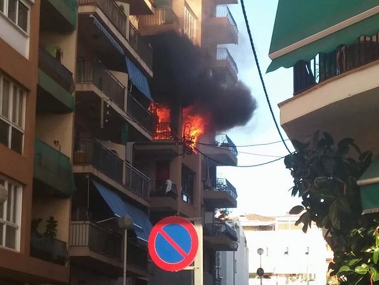 В результате взрыва в одном из домов Барселоны погиб один человек, 17 ранены