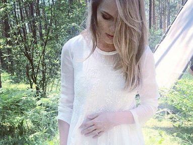 Фреймут со своим возлюбленным и новорожденным сыном вышла на прогулку во Львове