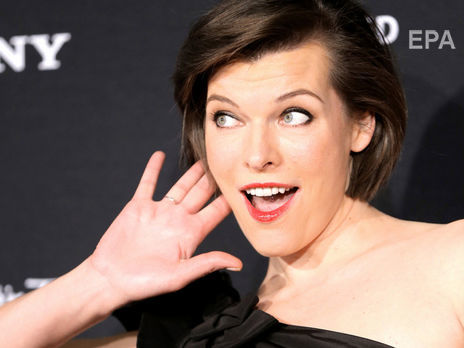 Йовович показала пятимесячную дочь с невероятными глазами