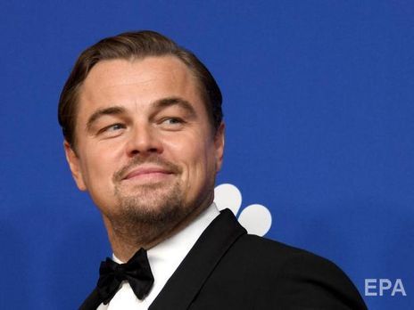 В маске, очках и капюшоне. ДиКаприо вместе с 23-летней возлюбленной поужинал в ресторане