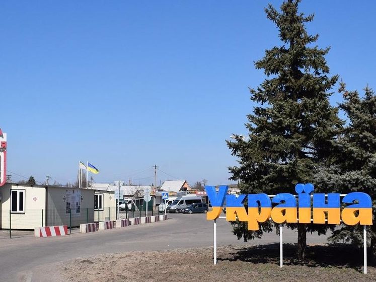 ﻿Бойовики заблокували КПВВ на Донбасі. Людей пропускають в ОРДЛО тільки у Станиці Луганській