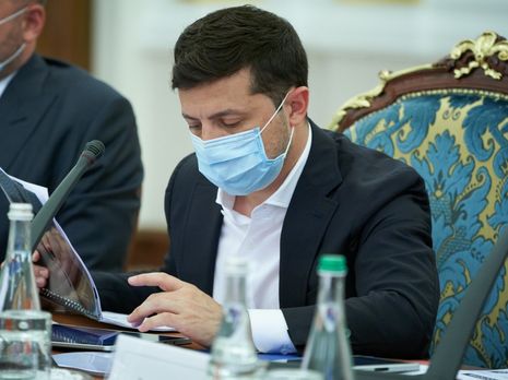 Зеленский подписал закон, который запрещает банкам штрафовать заемщиков за просрочку по кредитам во время карантина