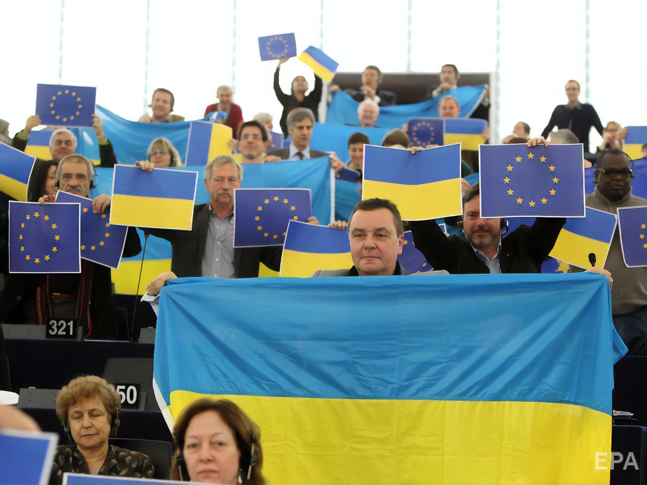 Представитель украины. Европарламент Украина. Представитель Украины в Европарламенте. Представитель Украины в Европарламенте фото. Европарламент знак поддержки Украины.