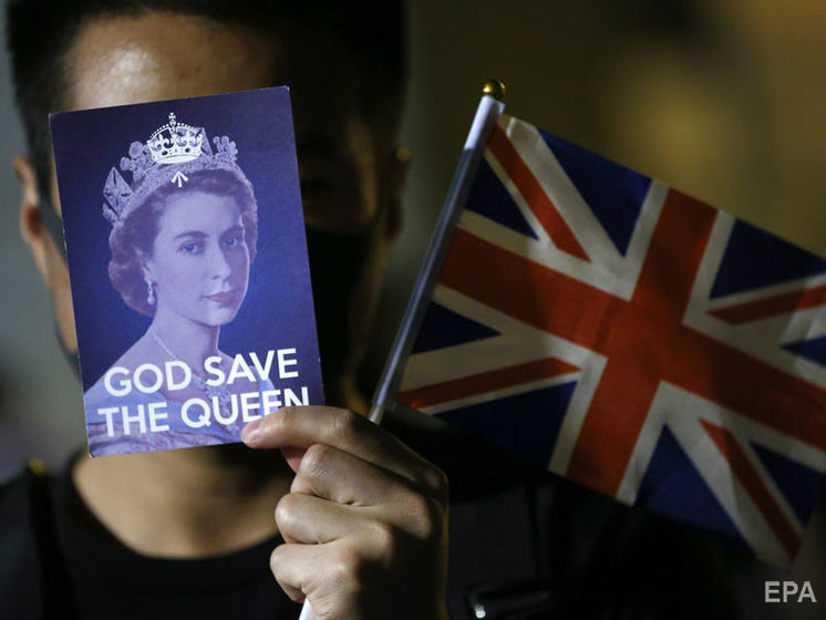 ﻿Великобританія пообіцяла допомогти виїхати з Гонконгу власникам своїх паспортів. Китайський посол у Лондоні обурився