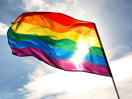 Уперше райдужний прапор використали 25 червня 1978 року на гей-прайді в Сан-Франциско