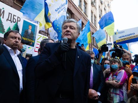 ﻿Порошенко заявив, що в команді Зеленського є людина, яка п'ять років каденції експрезидента провела у РФ