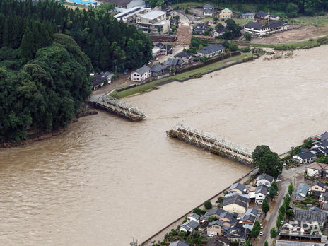 На юго-западе Японии бушует наводнение. Фоторепортаж
