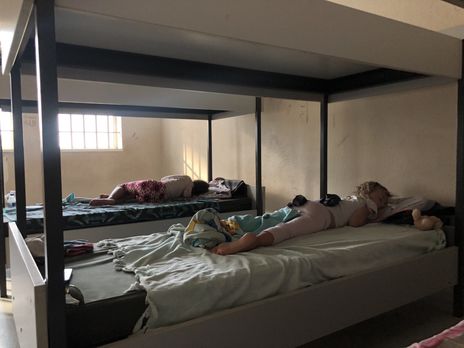 Українці, які прилетіли до Греції, другу ніч провели в поліцейському ізоляторі