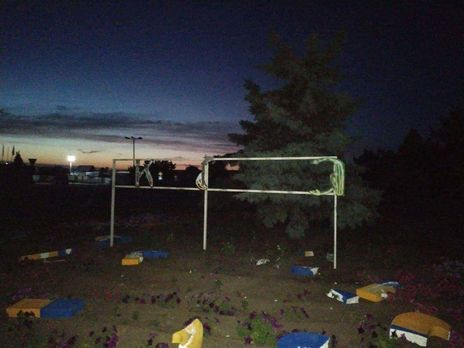 В Станице Луганской пьяный мужчина разрушил знак 