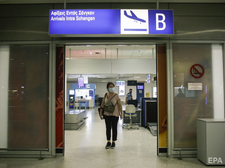 ﻿Трьох українців, яких раніше затримали в аеропорту Афін, пустили у Грецію – Кулеба