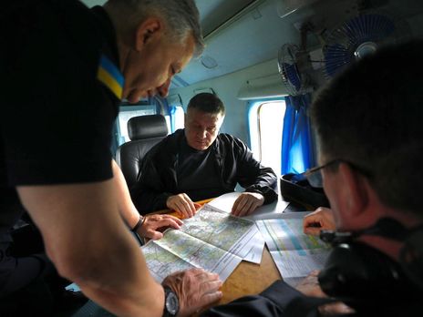 Аваков и Данилов экстренно вылетели в Луганскую область, где бушуют лесные пожары 