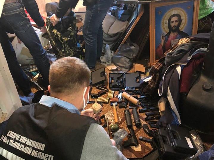 ﻿У Львівській області затримали священника, який продавав зброю