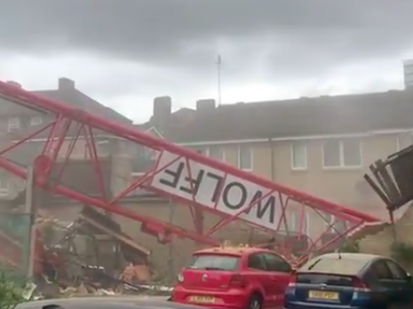 В Лондоне кран упал на жилые дома. Один человек погиб, четверо – пострадали