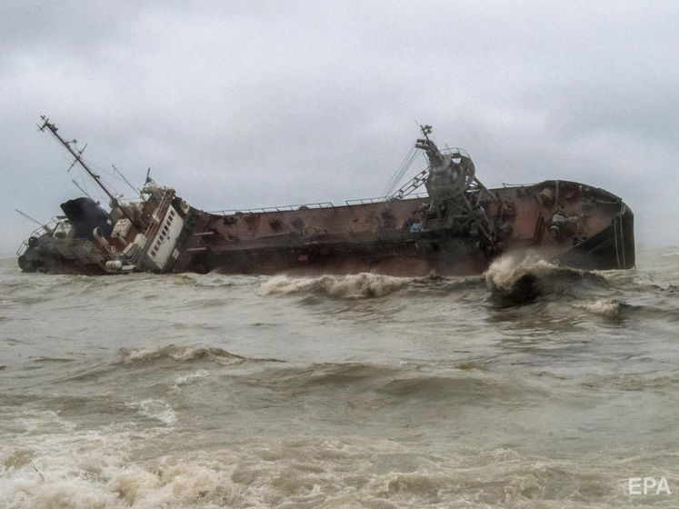 Госэкоинспекция оценила убытки от аварии танкера Delfi в $15,2 тыс.