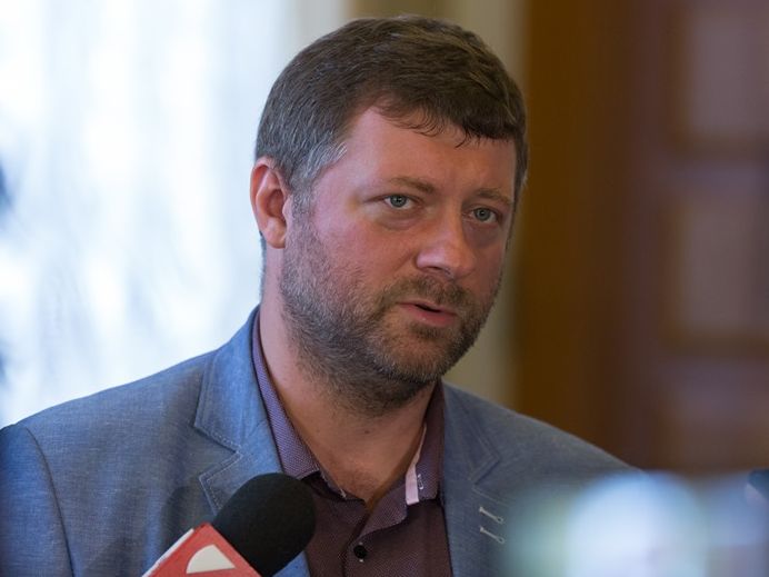 "Как политик еще не все сделал". Корниенко заявил, что не думал об отставке после скандала с "корабельной сосной" 