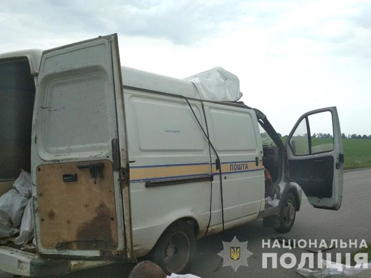 Подозреваемых в подрыве автомобиля "Укрпошти" и хищении 2,7 млн грн задержали – МВД
