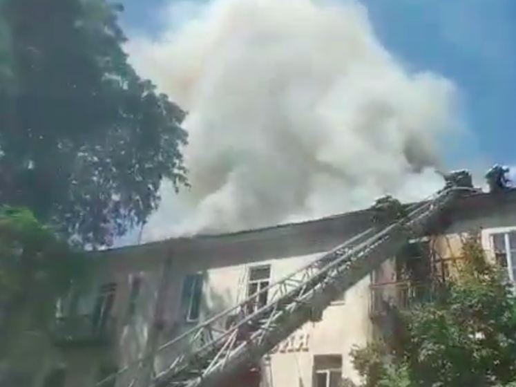 ﻿В Одесі горить житловий будинок. Вогонь поширився на 750 м²