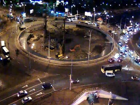 Протестующие против строительства торгово-развлекательного центра возле метро 