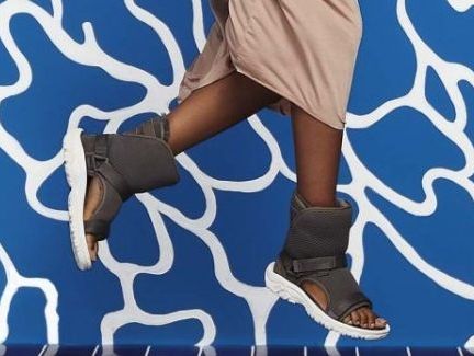 Дизайнеры брендов UGG и Teva объединили угги и босоножки