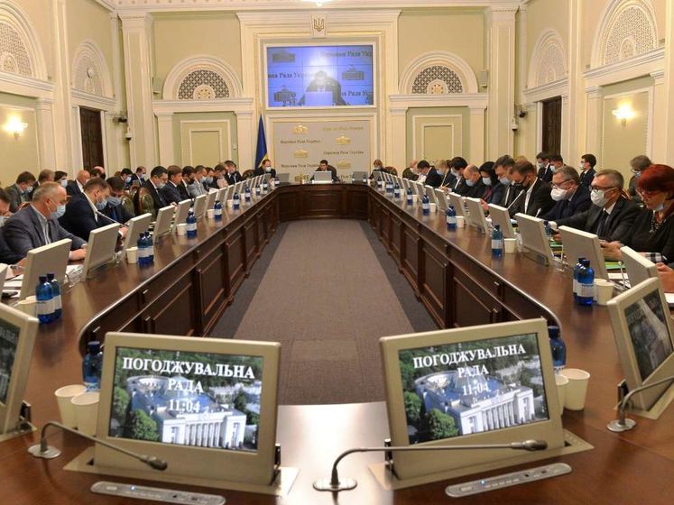 "Слуга народа" хочет рассмотреть на этой неделе языковой законопроект Бужанского. В "Европейской солидарности" обвинили монобольшинство в подыгрывании Путину