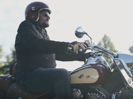 Добкин в образе байкера появился в предвыборном ролике