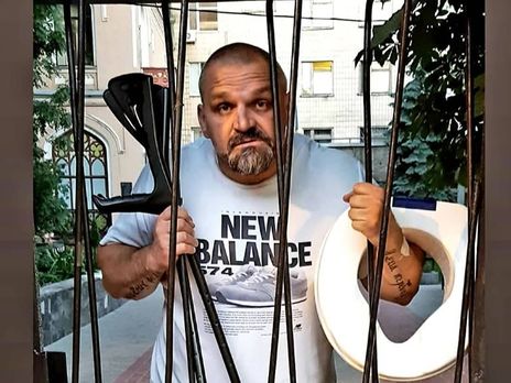 Арбузные штаны и серьга в ухе. Вирастюк показал, как выглядел более 20 лет назад 