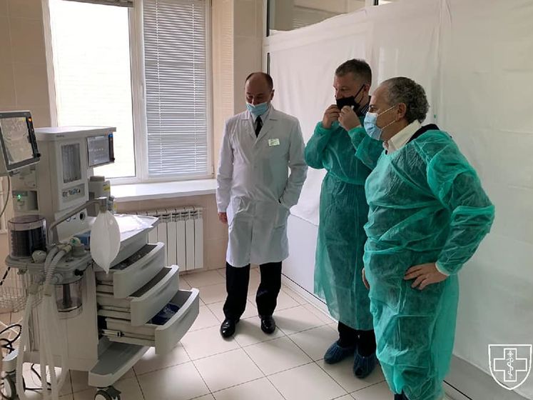 Шустер и его партнер Елизаров передали военному госпиталю наркозно-дыхательный аппарат стоимостью 1 млн грн