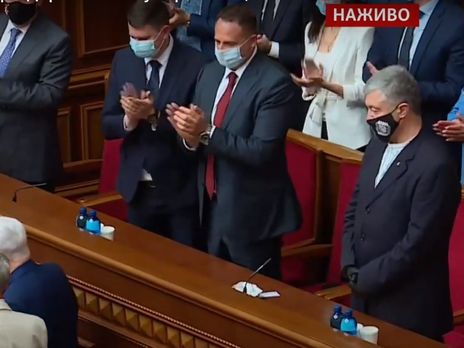 ﻿Кравчука в Раді зустріли оплесками. Порошенко не аплодував