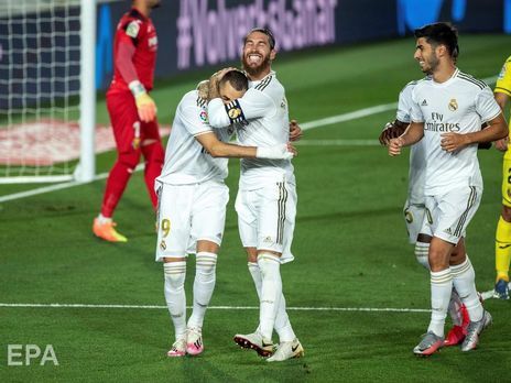 "Реал" празднует победу в матче против "Вильярреала" и в чемпионате