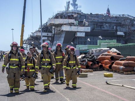 Пожар на американском десантном корабле USS Bonhomme Richard потушили спустя четыре дня 