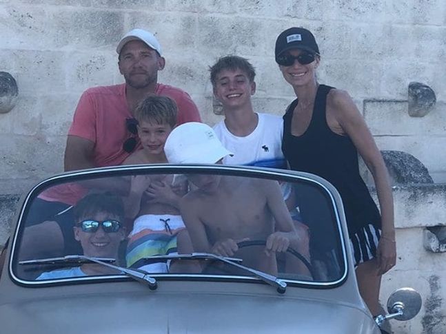 Супруга Андрея Шевченко поделилась снимками семейного отдыха в Италии
