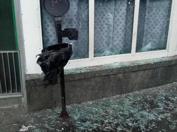В Киеве у входа на станцию метро "Шулявская" произошел взрыв