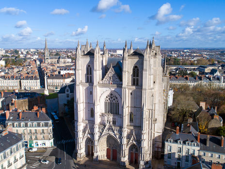 ﻿У французькому Нанті загорівся готичний собор XV століття