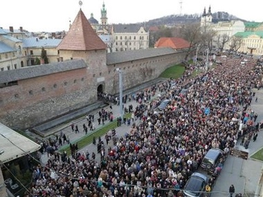 20 тысяч львовян прошли крестным ходом по центру города