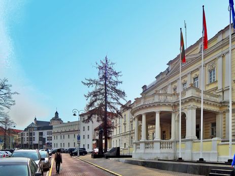 Литва отозвала из Москвы военного атташе из-за его брака с гражданкой России