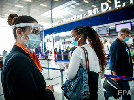 ﻿У Франції стало обов'язковим носіння масок у приміщеннях. За порушення – штраф €135