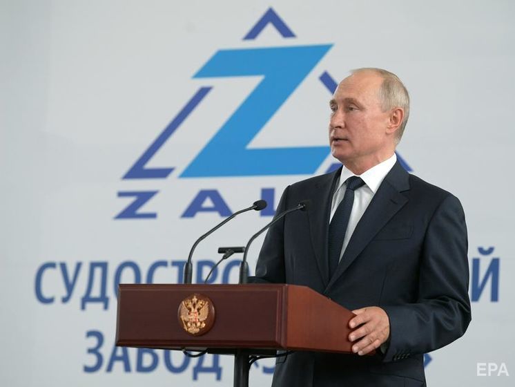 Путин заявил, что Азаров жаловался ему на необходимость забирать деньги у Крыма