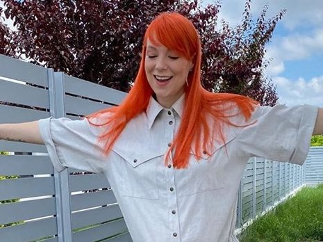 Беременная Tarabarova позировала в раздельном купальнике