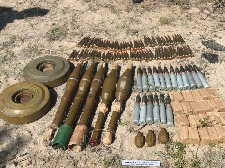 СБУ нашла в Луганской области схрон боеприпасов, оснащенный боевиками в 2014 году