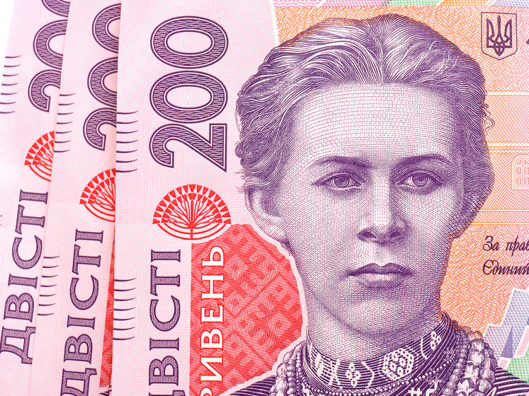 ﻿В Одеській області чоловік приклеїв нитку до 200-гривневої купюри і 44 рази поповнив собі рахунок