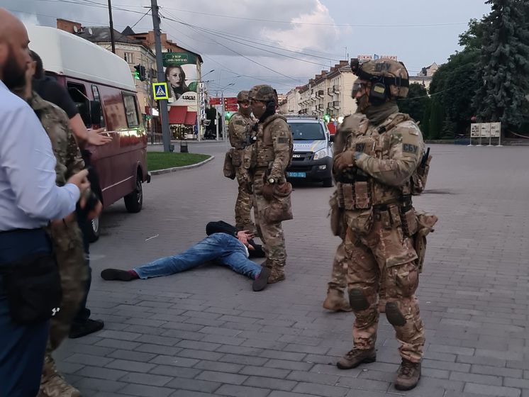﻿СБУ: Луцького терориста затримано, звільнено 13 заручників
