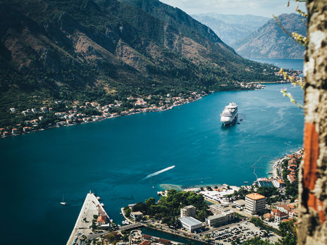 Черногория запретила украинцам въезжать в страну на автомобиле