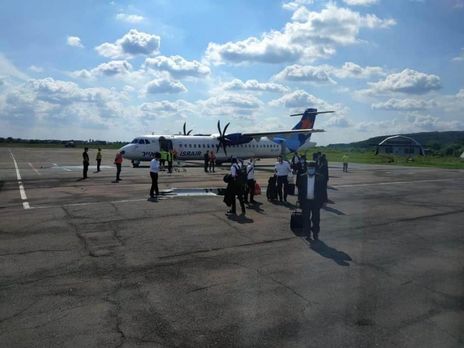 Самолет доставил в Украину хасидов-паломников из Израиля