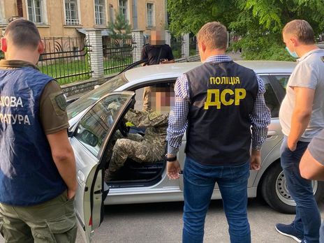 Требовал взятку за трудоустройство. Во Львове задержали преподавателя военного вуза